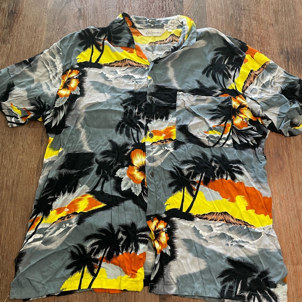 Wawatu  Hawaiian button down shirt